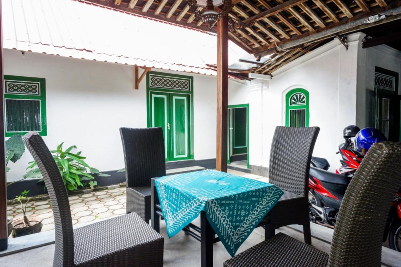 Reddoorz Syariah @ Ndalem Kembang Sore Yogyakarta Exterior foto