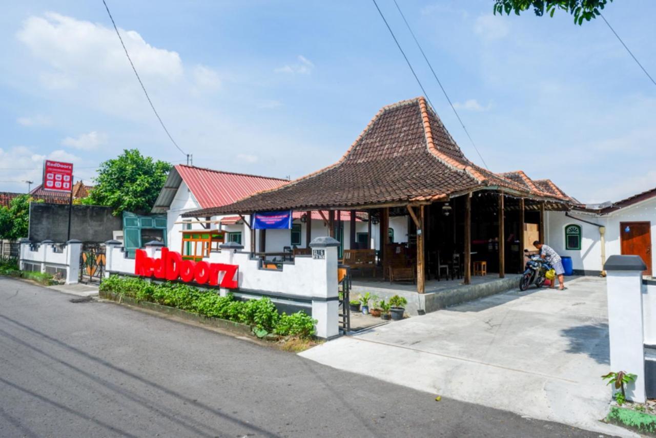 Reddoorz Syariah @ Ndalem Kembang Sore Yogyakarta Exterior foto