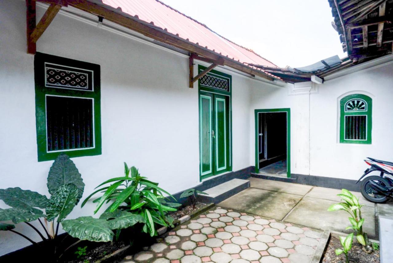 Reddoorz Syariah @ Ndalem Kembang Sore Yogyakarta Exterior foto